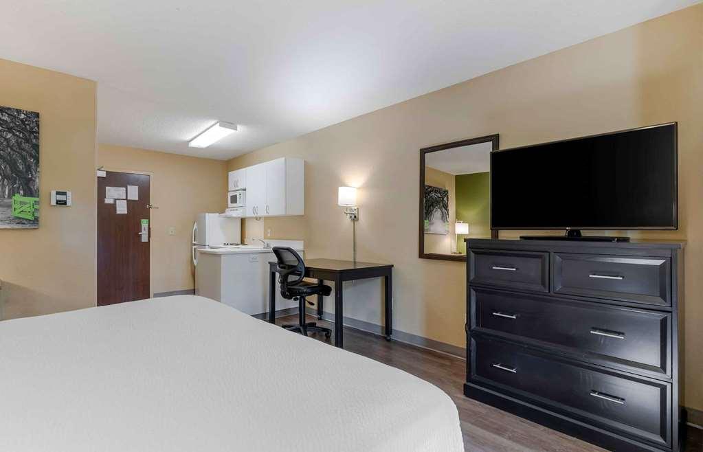 Mainstay Suites Columbus North - Worthington Room photo